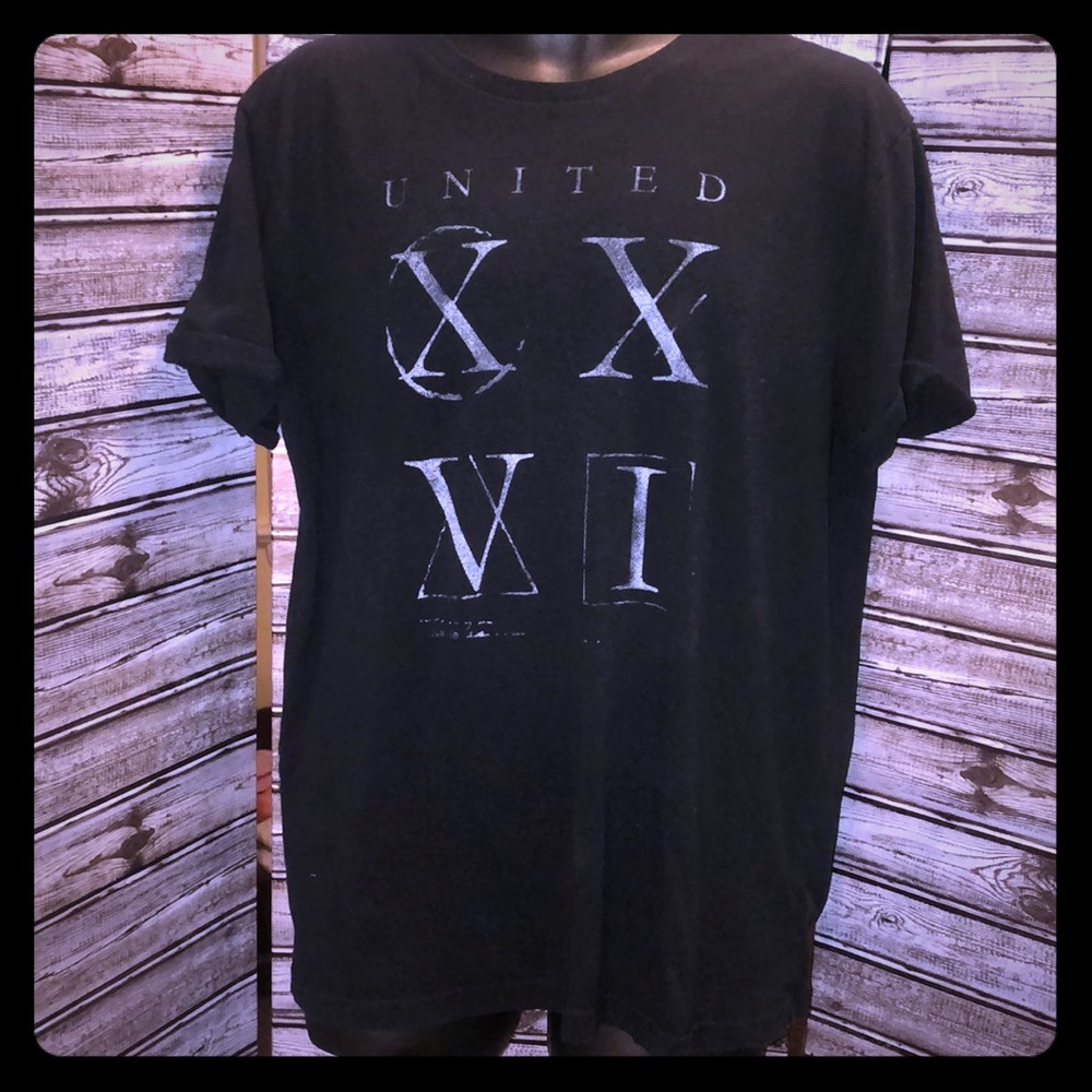 🌴UNITED XXXI•L•BLACK•SHORT SLEEVE CUFFED SLEEVES